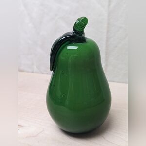 ✨SOLD✨ Vintage art glass pear